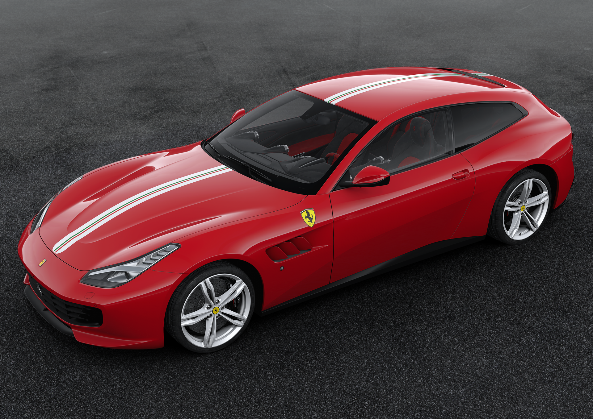 _61_ChallengeStradale_GTC4Lusso_Esterni-